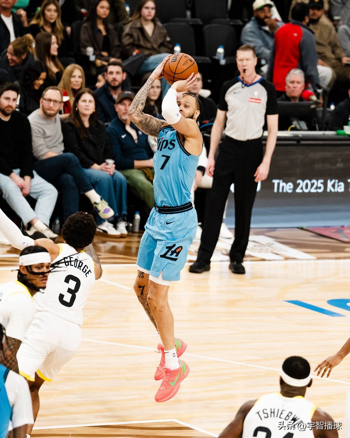 英雄联盟-关于冲刺阶段洛杉矶快船备战意甲，刷新队史纪录细节曝光，媒体盛赞，更衣室氛围转暖的信息