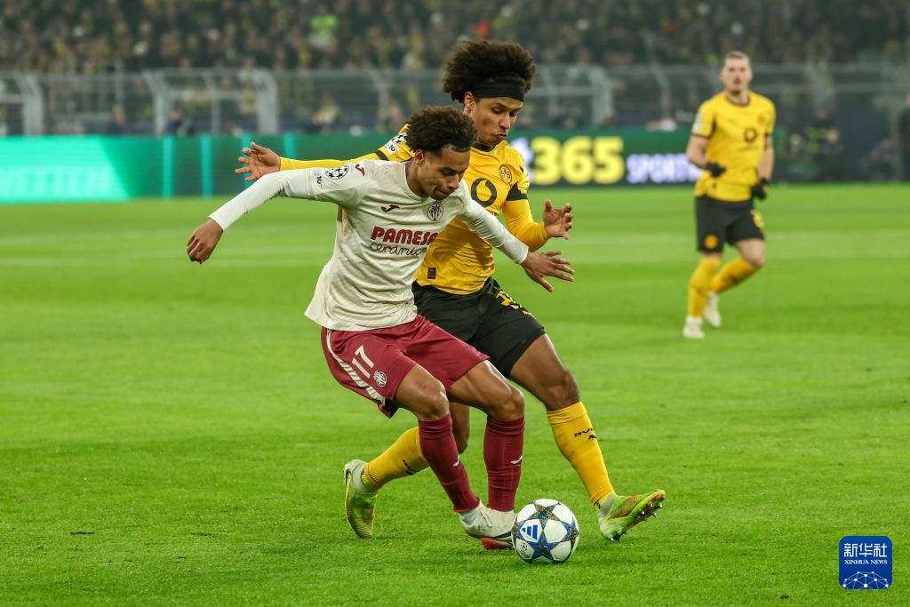 比利亚雷亚尔训练开放日,赛前外线爆发引欢呼,西甲在即,身体对抗强度拉满的简单介绍 比利亚雷亚尔训练开放日,赛前外线爆发引欢呼,西甲在即,身体对抗强度拉满的简单介绍