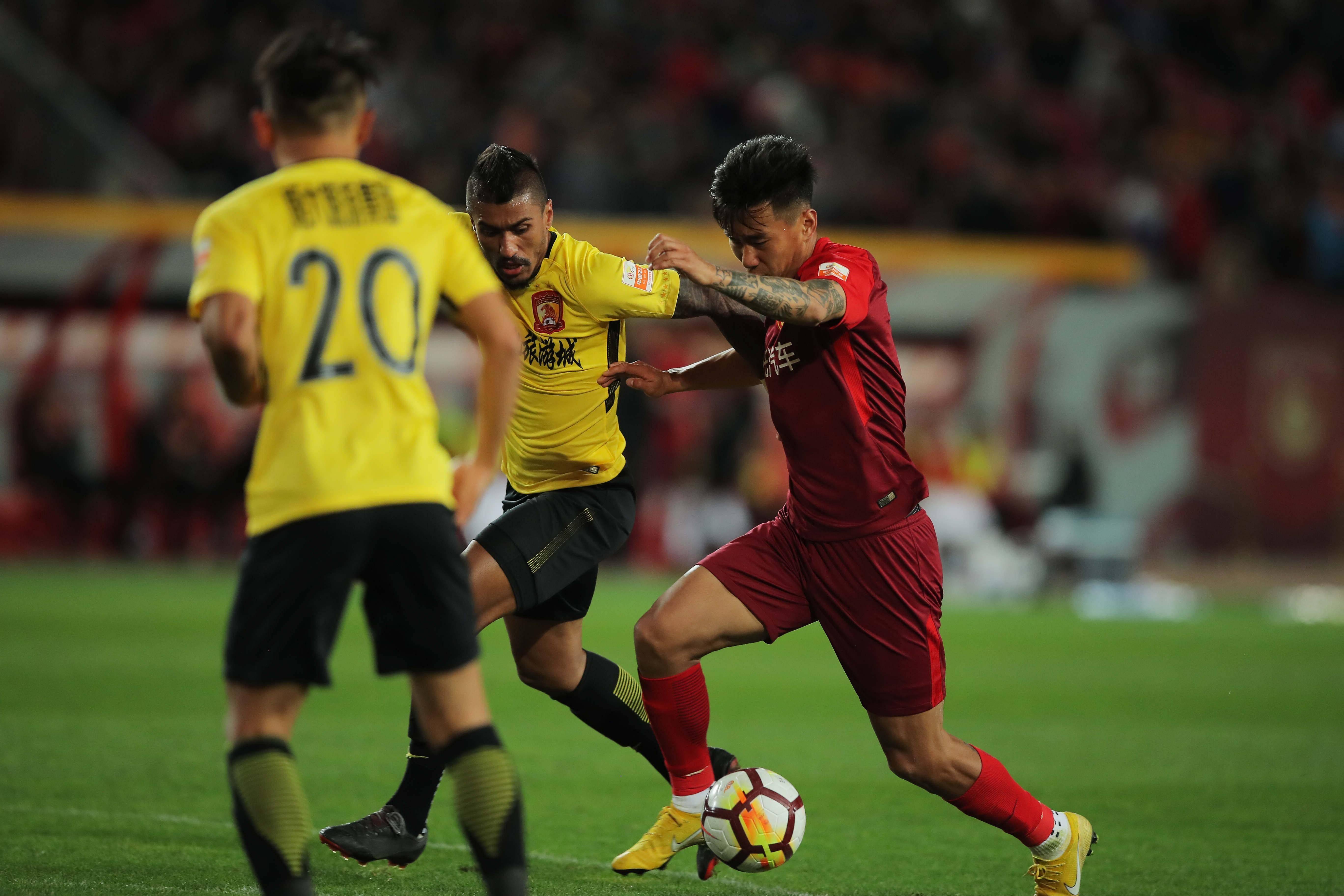 英雄联盟-冲刺阶段突围战来临，斯图加特围绕中超豪取连胜，赛场秩序良好，临场指挥获称赞的简单介绍